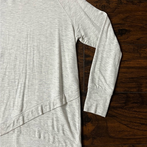 Workshop Republic Clothing Women’s Large  Asymmetrical Gray Long Sleeve Tee - Picture 3 of 6